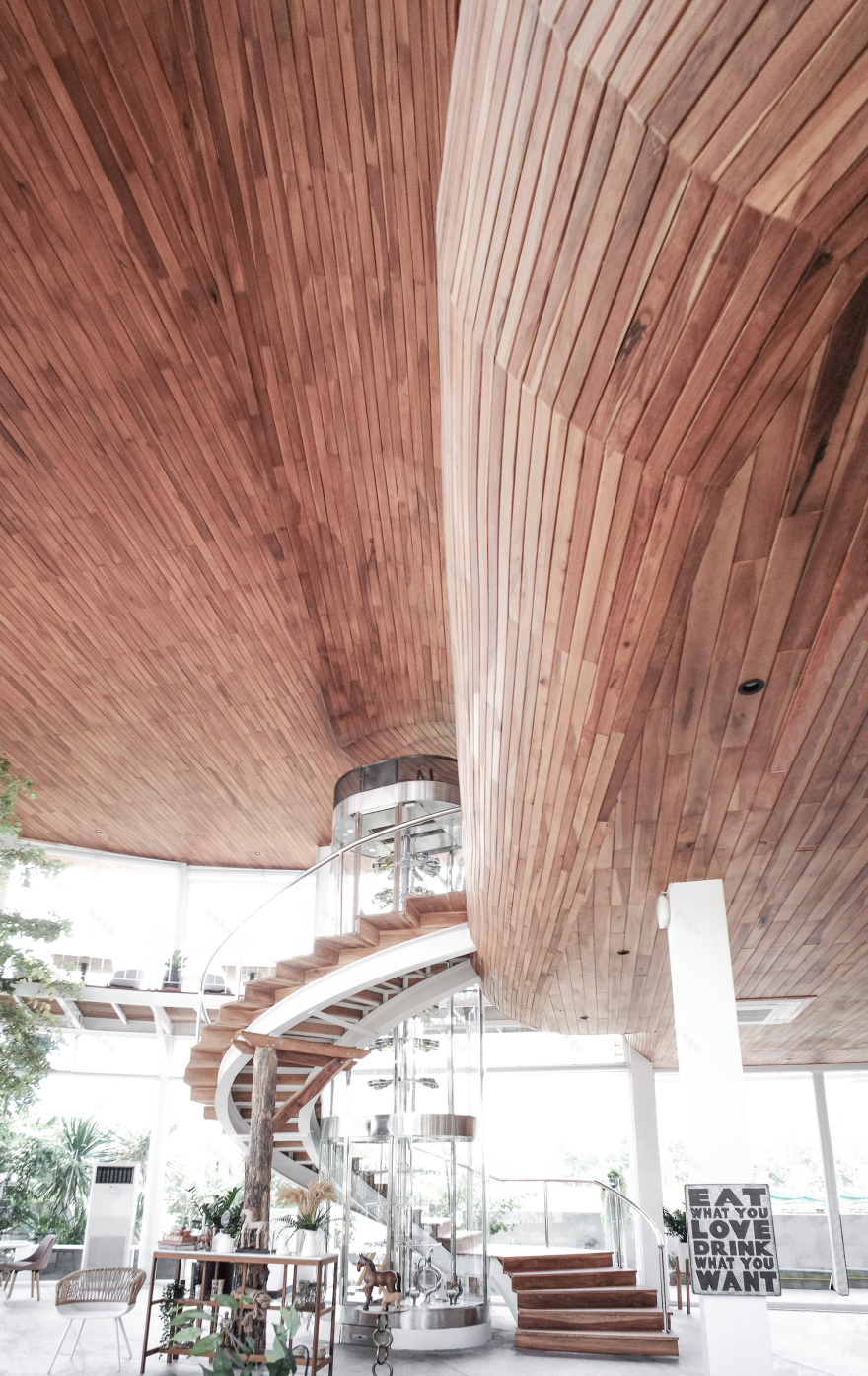 The Hay Equestrian Center and Eatery / Architectkidd-10