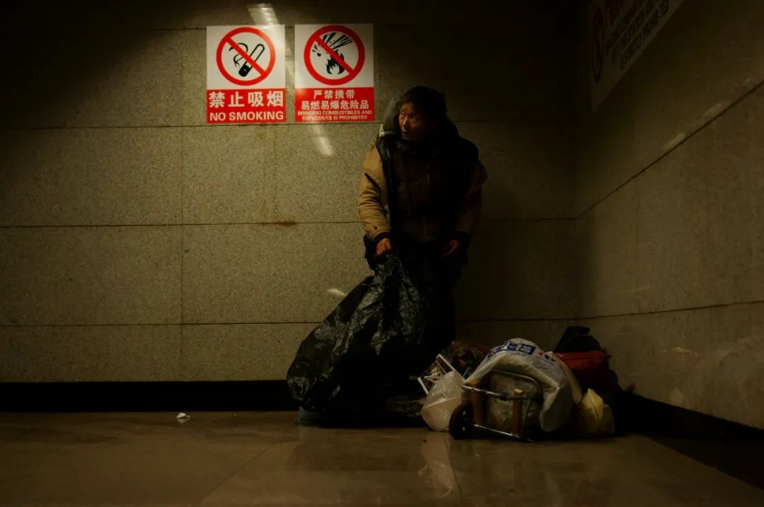 城市公共空间对流浪者的敌意设计丨中国广州-17