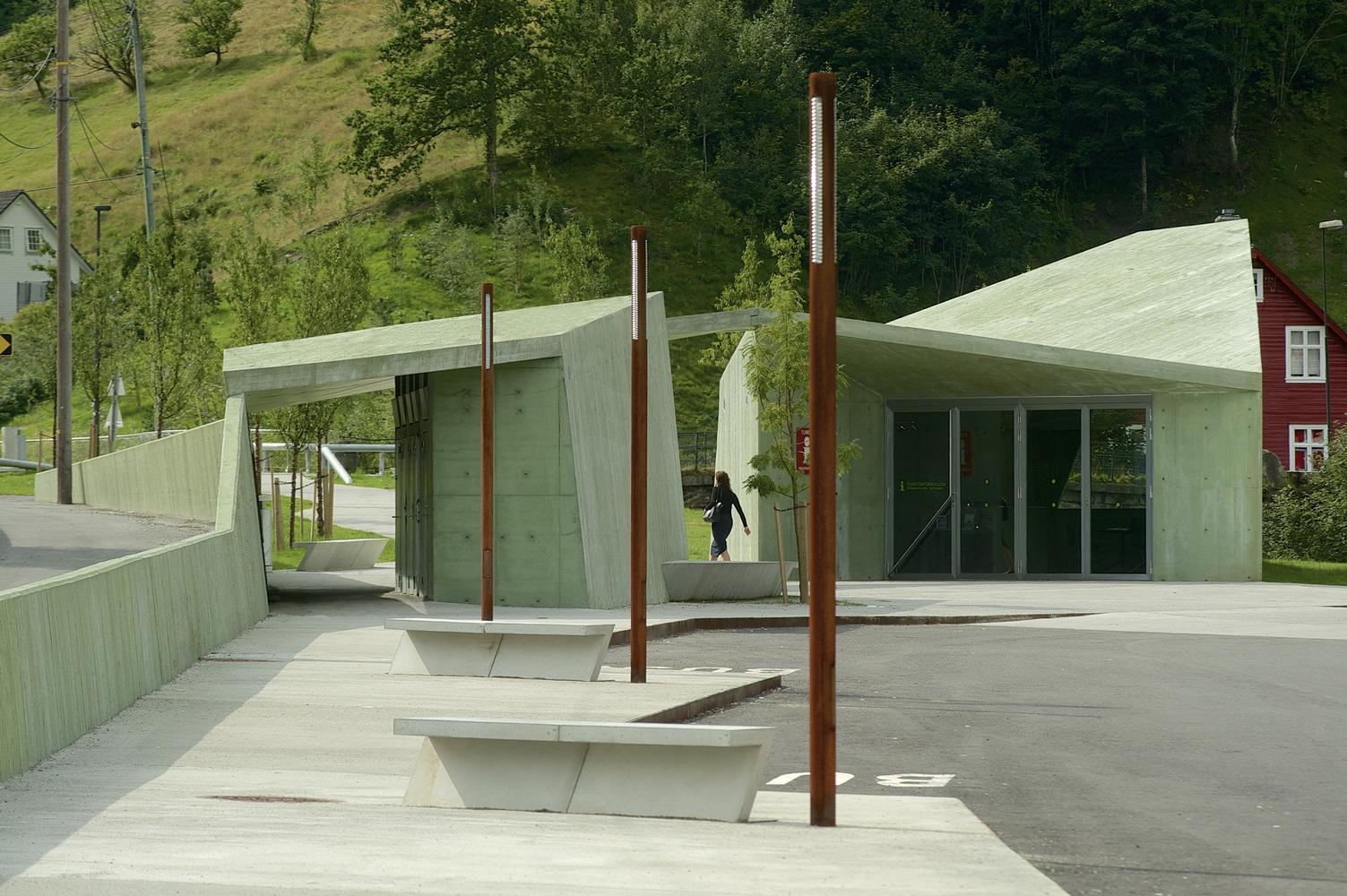 挪威 Steinsdalsfossen 瀑布景区建筑-40