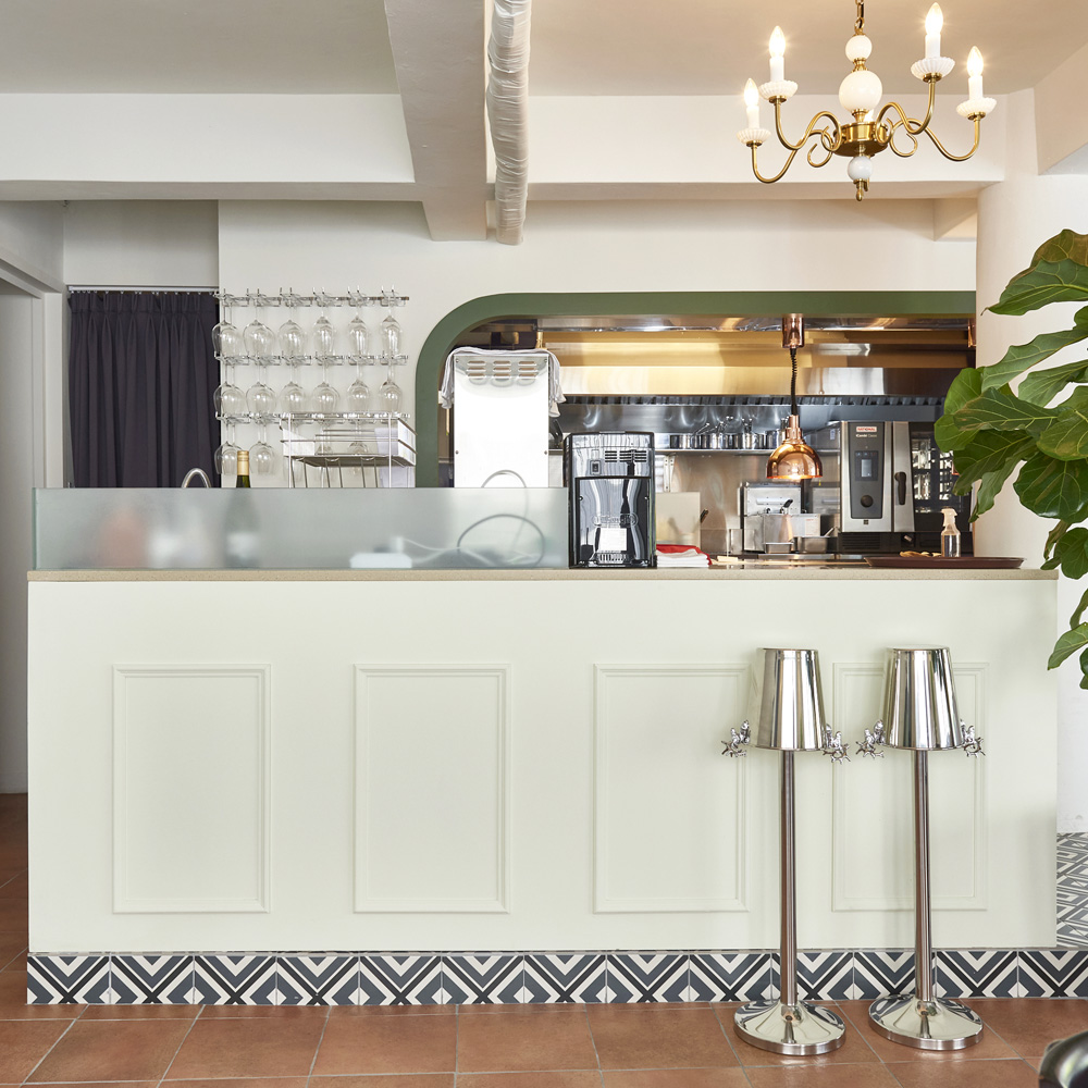 简约时尚的 20 平米餐厅设计-11