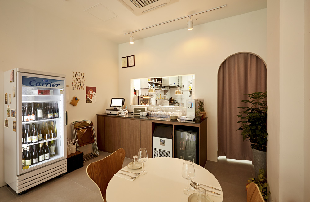 13 平小空间，白色与木色调的精致设计-10