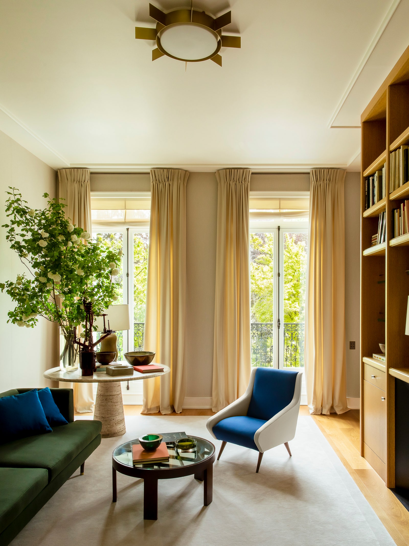 巴黎梦幻公寓 | 艺术藏品的优雅展示-5