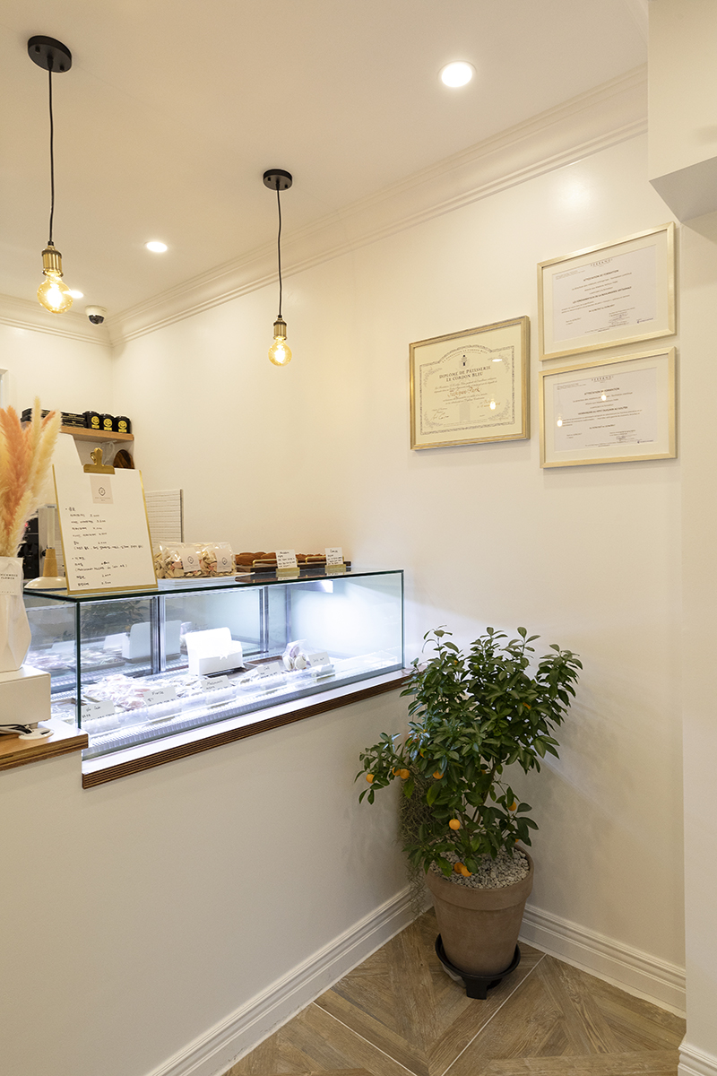 简约清新八平米甜品咖啡厅-5