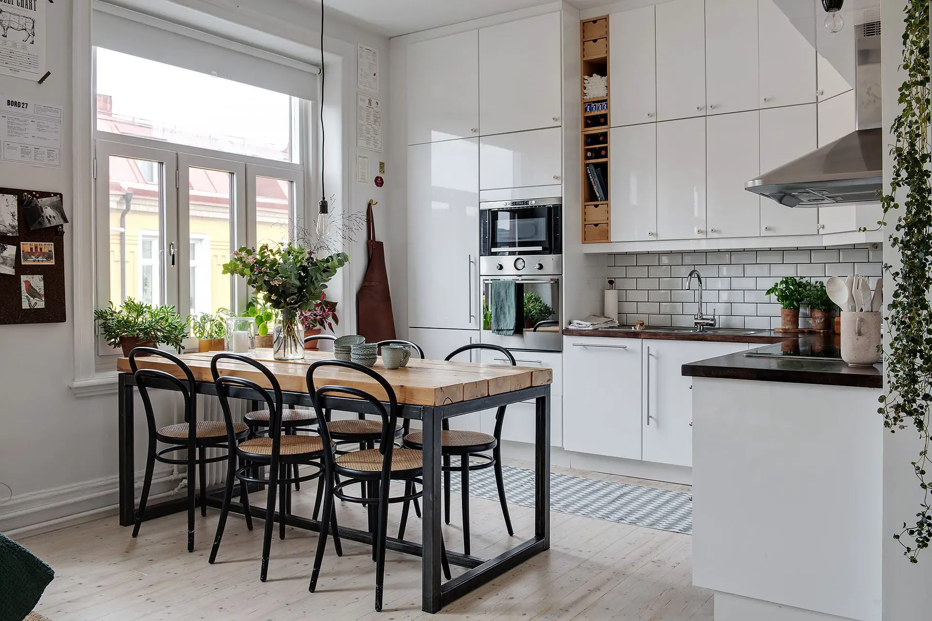 瑞典百年建筑的现代厨房改造-8