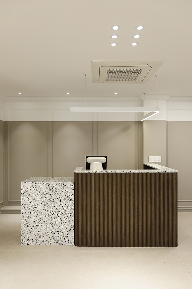 简约时尚的 38 平米美容院设计-6