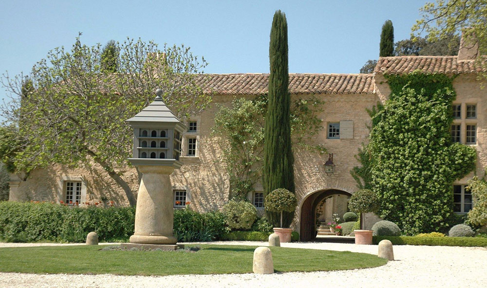 法国南部 16 世纪蓝调庄园 | 绿色掩映的完美典范-8