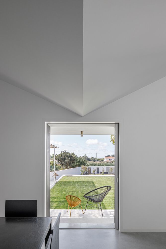 三个倾斜屋顶清晰空间层次的住宅设计丨戈者设计-23