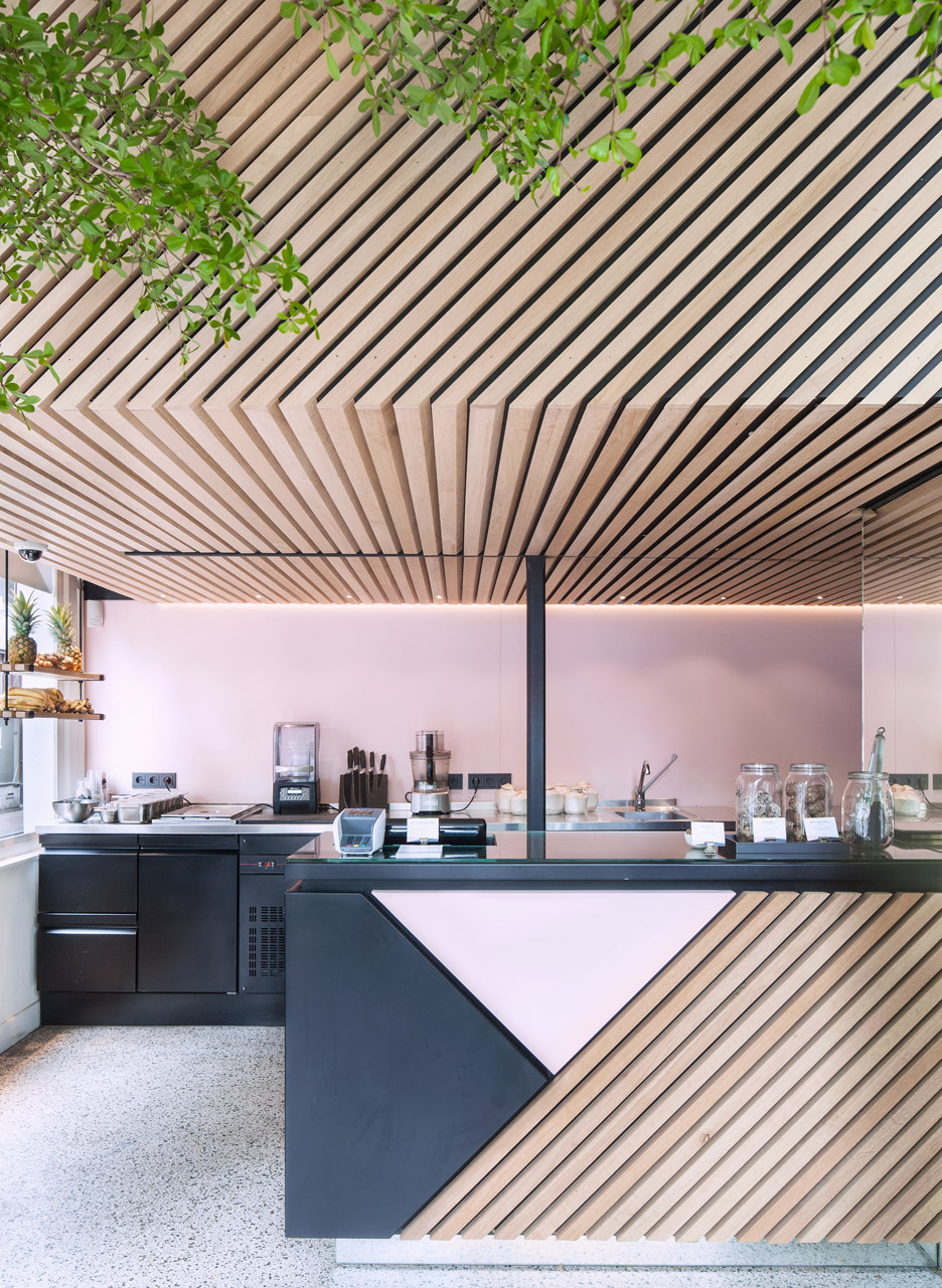 阿姆斯特丹绿意盎然的标准果汁店-2