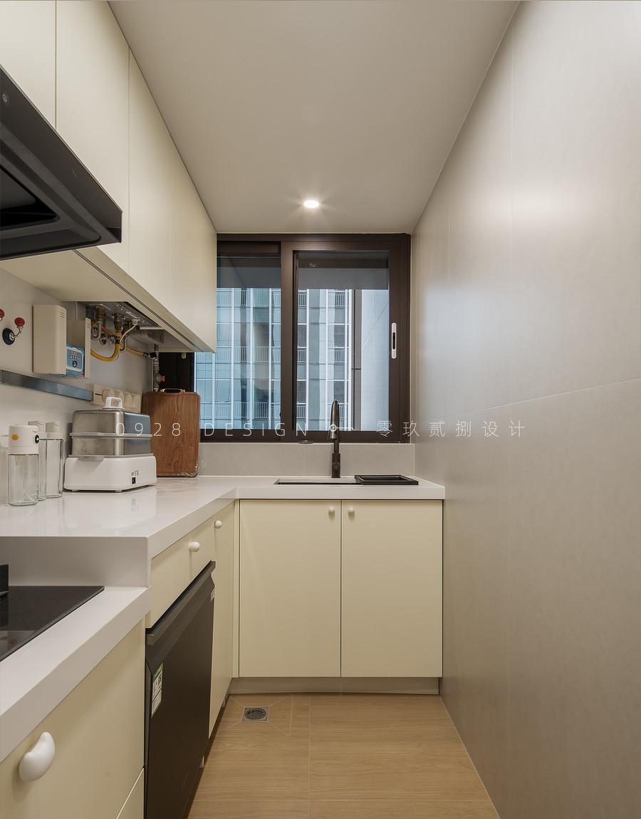 在干净的空间里，加入一点有趣的颜色-61