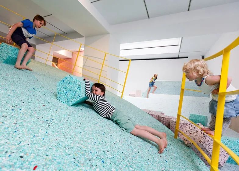 Assemble的野蛮主义游乐场-11