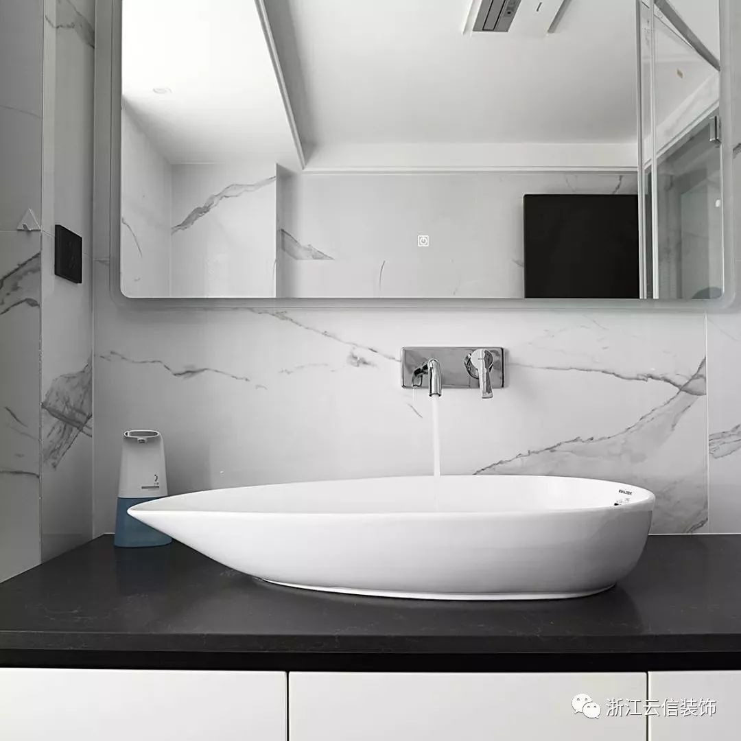 极简黑白灰，打造温馨高级住宅-90