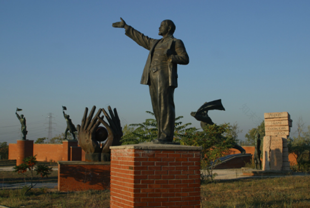Memento Park(纪念公园)丨匈牙利布达佩斯丨匈牙利建筑师Ákos Eleőd-62