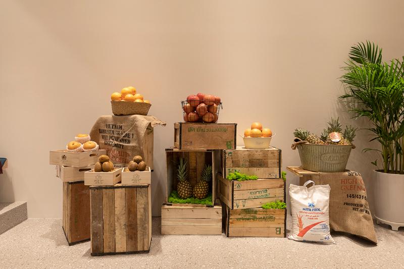 15 平水果店，极简白色与木色营造温馨氛围-11