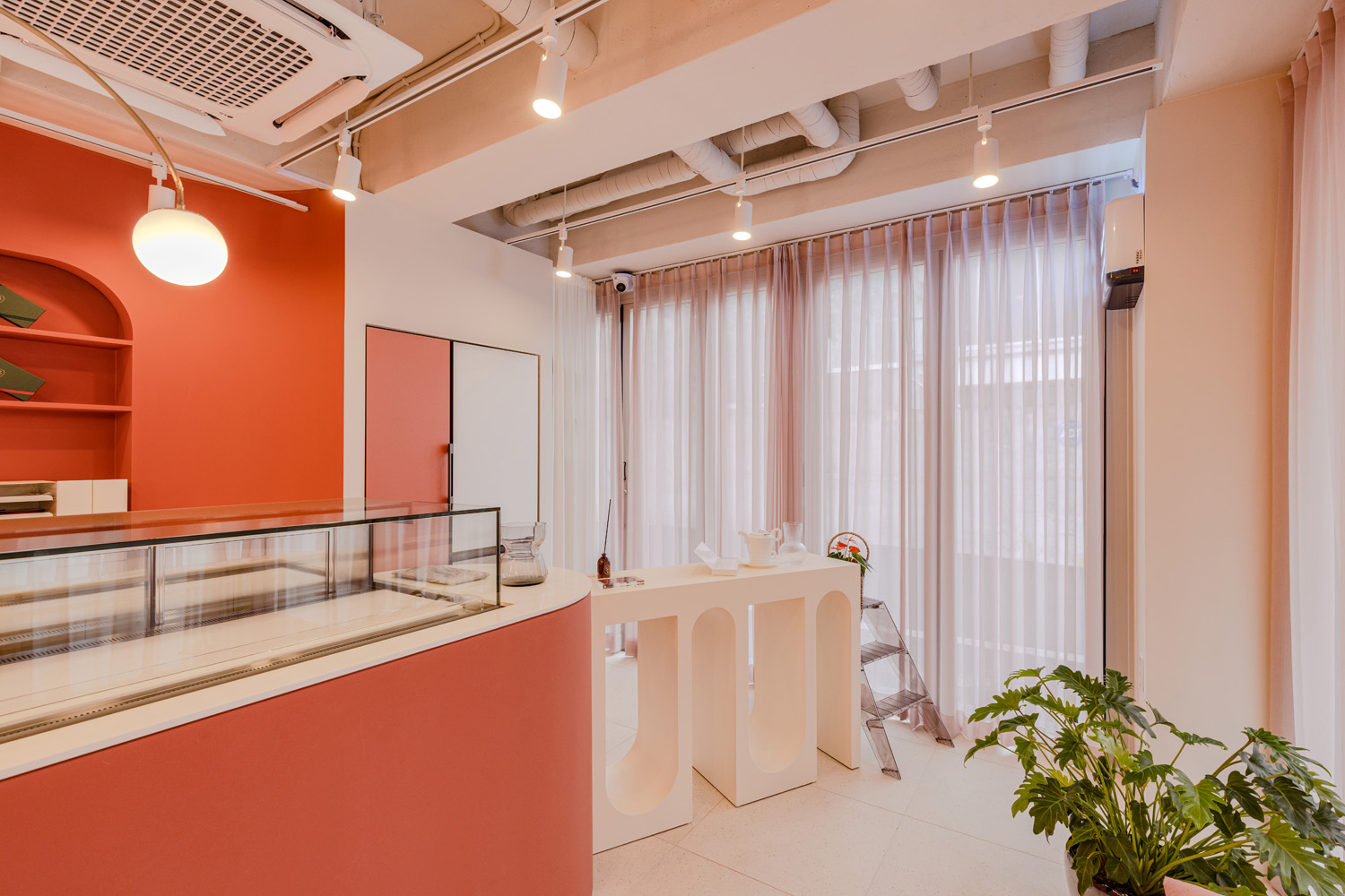 粉色糖果般的斯文空间 | 15 平米咖啡厅的甜蜜设计-6