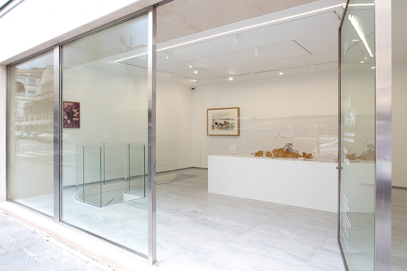 GALERIE KAMEL MENNOUR-4