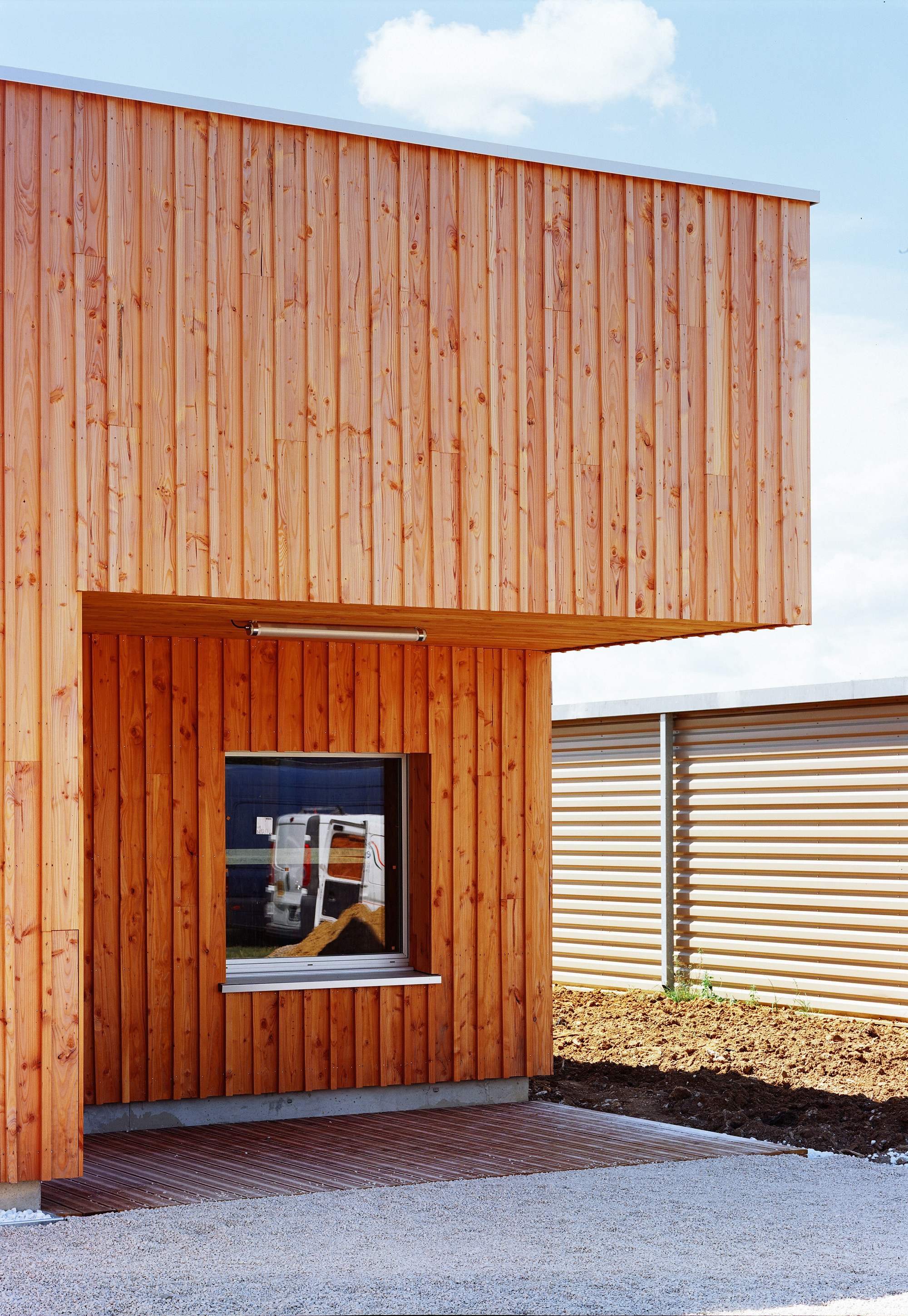 Sonzay’s Sports Dojo / Bauchet de La Bouvrie Architects-10