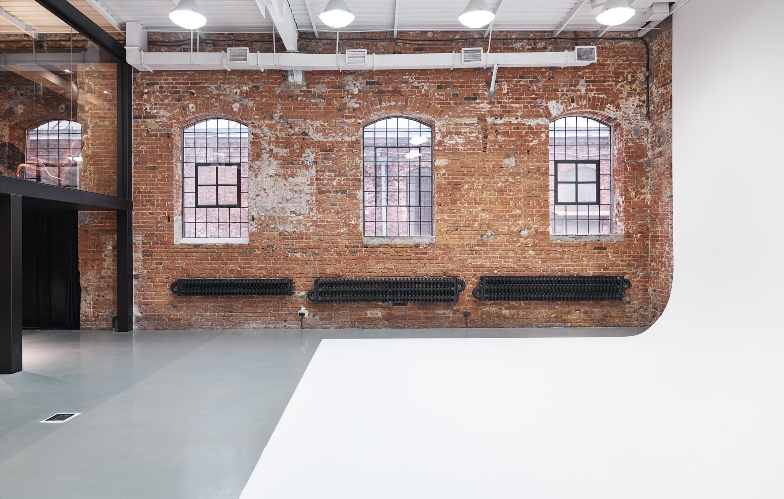 波兰华沙摄影棚改造,工业风与现代化的完美结合-27