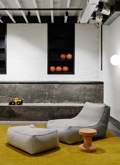 金色的;金黄色的;金的;金制的-15