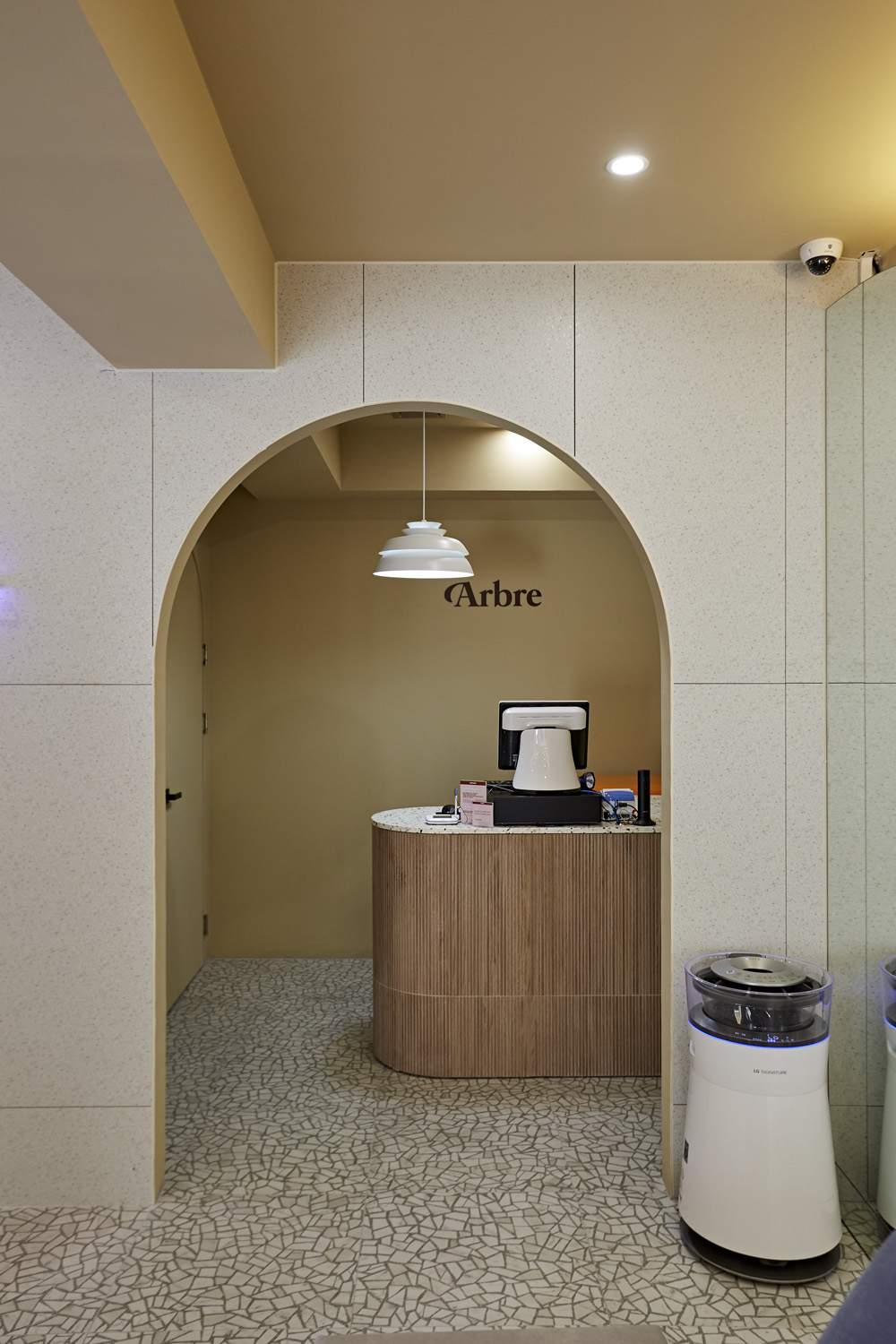 简约照明点亮 13 坪女性服装店-12