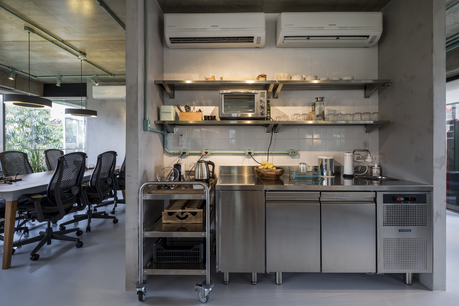 巴西 Rizoma 品牌办公室的“都市丛林”设计-26