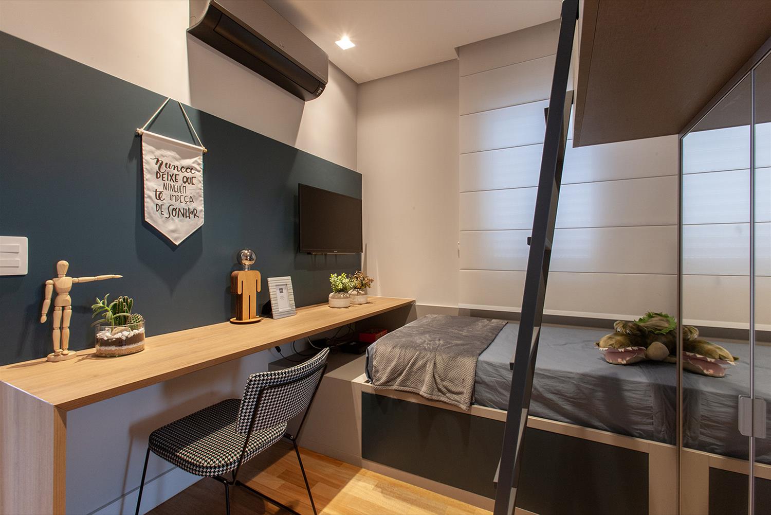 巴西 Arpoador 花园公寓,明亮木质打造女性居住空间-13