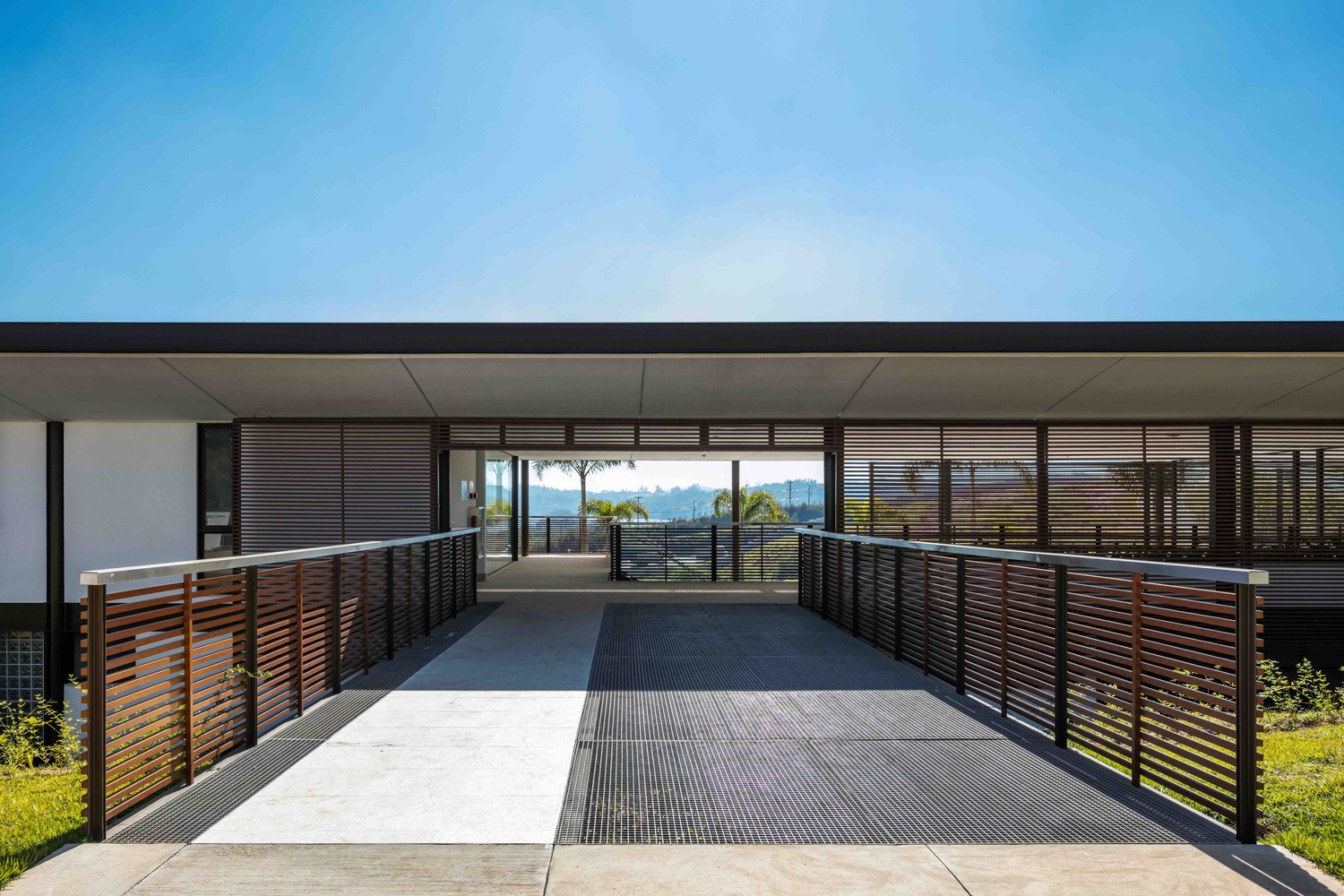 巴西自然景观中的社交俱乐部总部-56