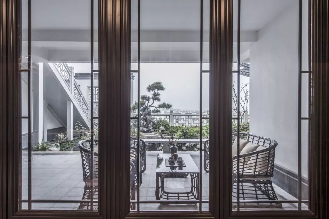 德清蓝城观云小镇 Y 户型样板房 | 新旧融合的中式美学空间-19