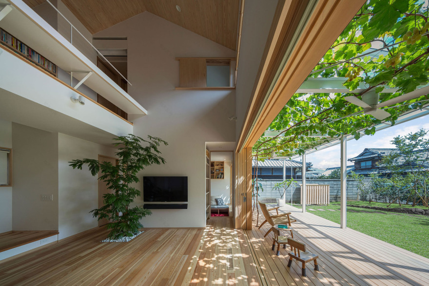 House with Grapevine Trellises / Takashi Okuno & Associates-7