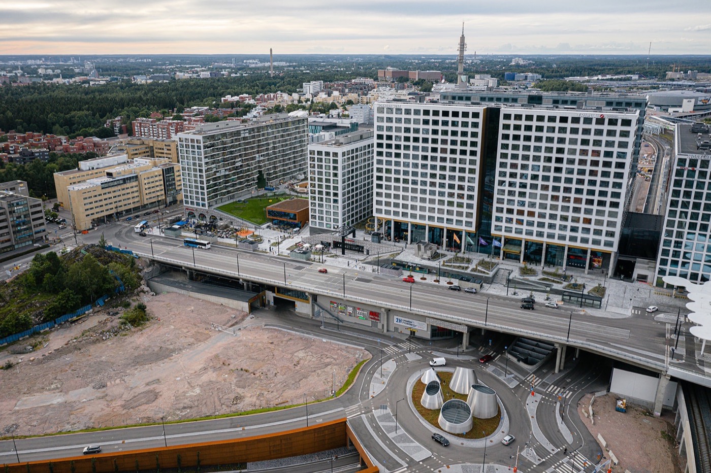芬兰赫尔辛基 Tripla 购物中心绿色景观设计-8