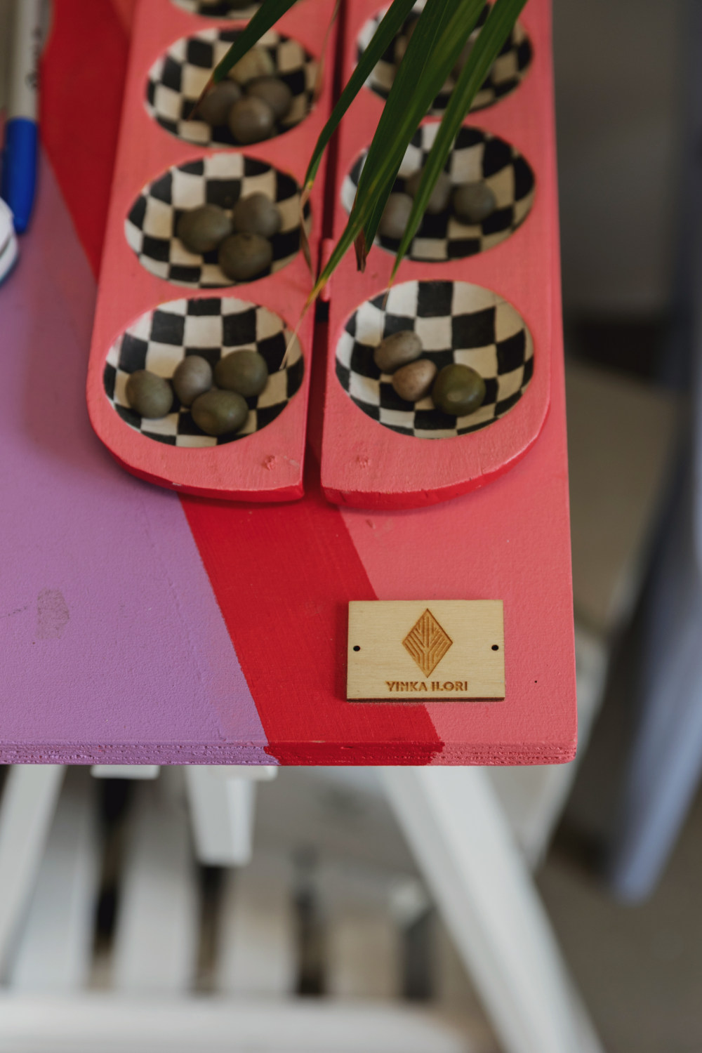 英籍尼日利亚艺术家 Yinka Ilori | 色彩、身份与设计的融合-10