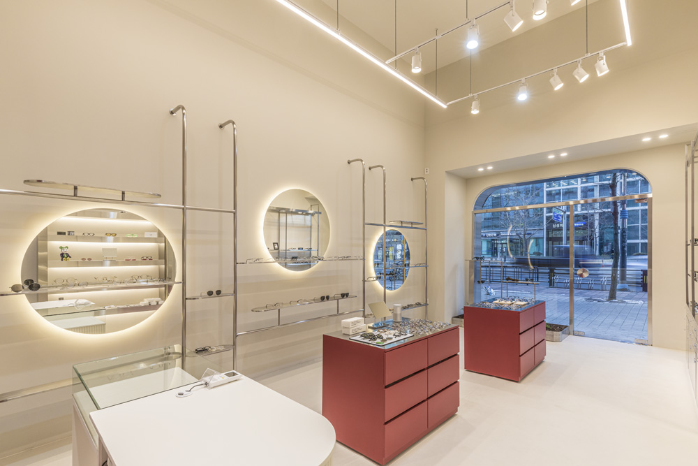 色彩点睛的 12 平米潮流眼镜店设计-6