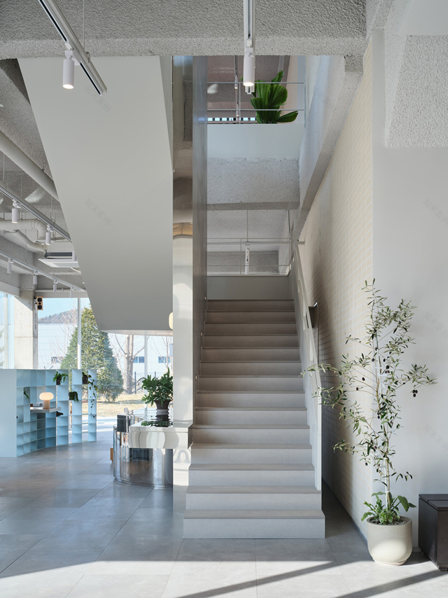 建筑师设计的咖啡、面包店空间502 Coffee Roasters,韩国,首尔 | Space design by stof - 面包店 - 餐厅LOGO-VI空间设计-全球餐饮研究所-11