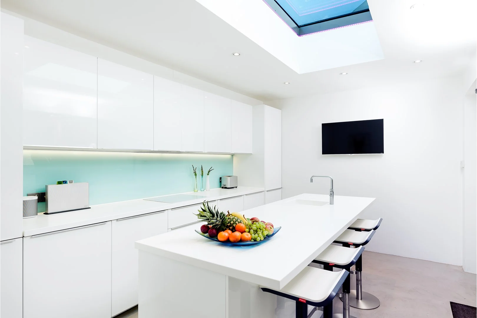 这句英文可能存在拼写错误，如果正确的是Extending a Church Cottage，那么翻译为扩建一座教堂小屋 丨archangels ARCHITECTS-20