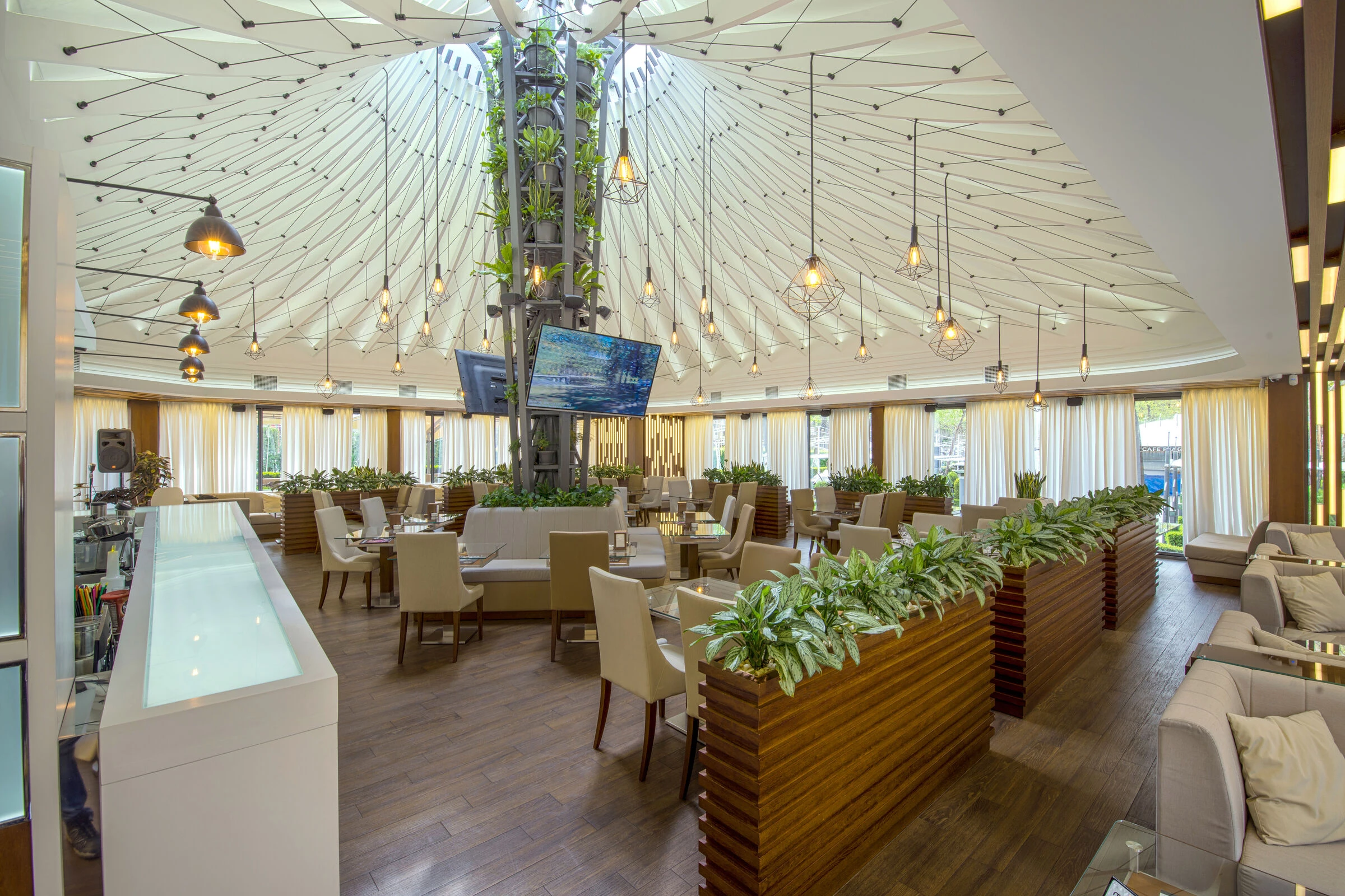 亚美尼亚“旗帜”餐厅丨GDG-14