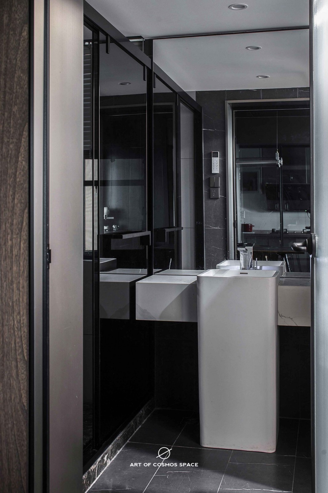 暗黑系住宅-低空飞行 | 宇宙空间设计-23