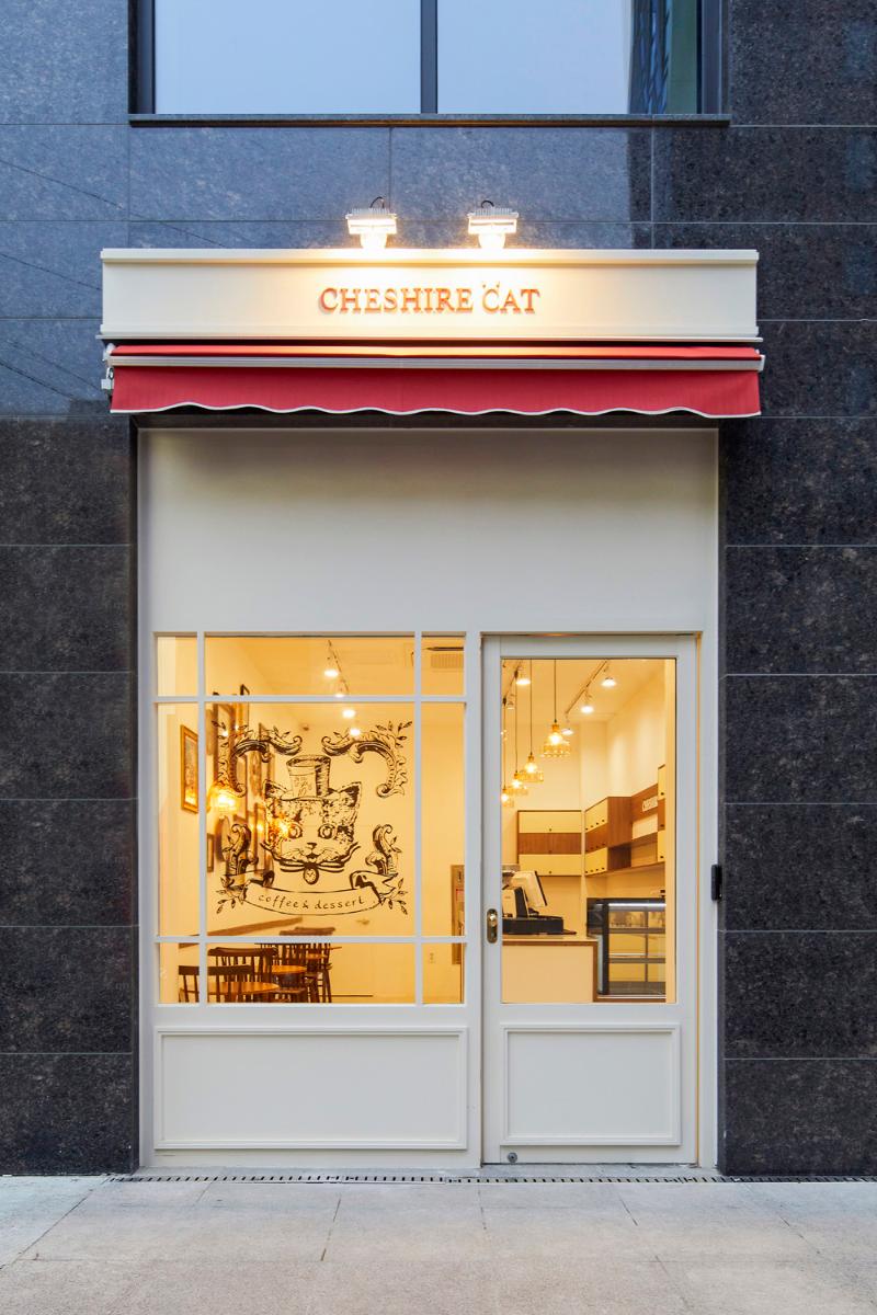 首尔白色&木纹 8 坪咖啡厅 内外兼修的设计魅力-2