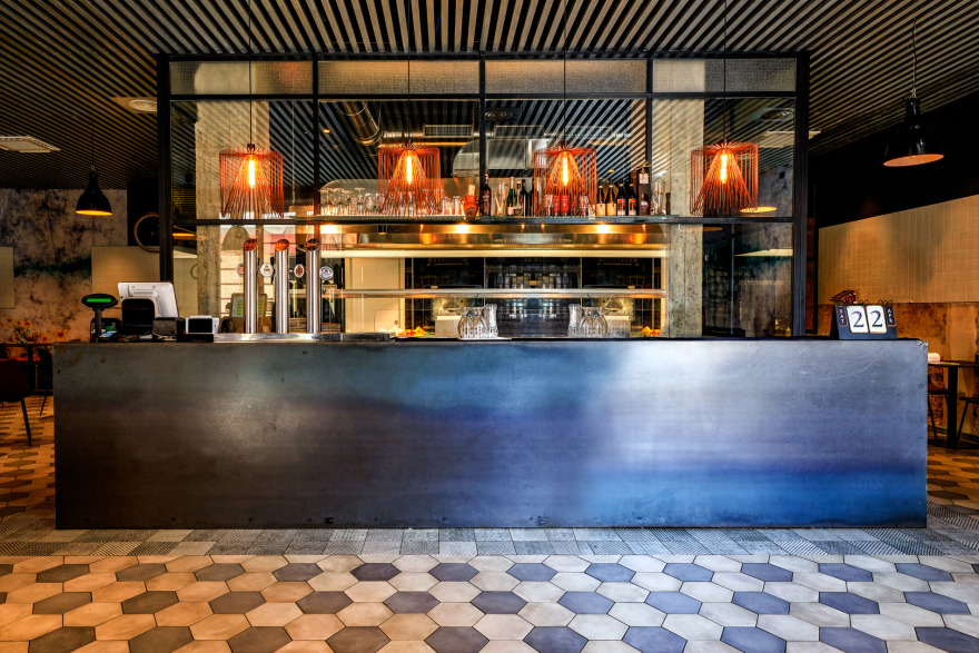 铁与火的烹饪艺术,打造独特汉堡空间-4