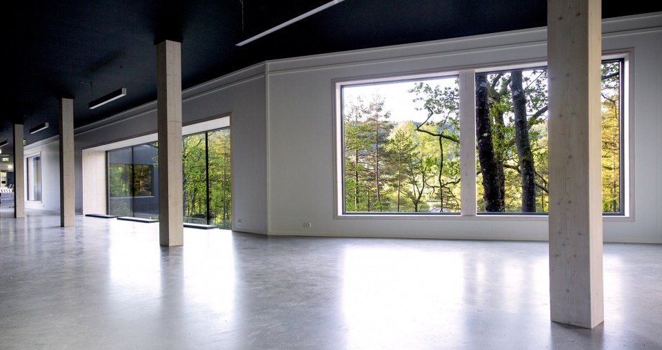 挪威 Kvåsfossen 游客中心 | 悬崖边的现代传统交融-33