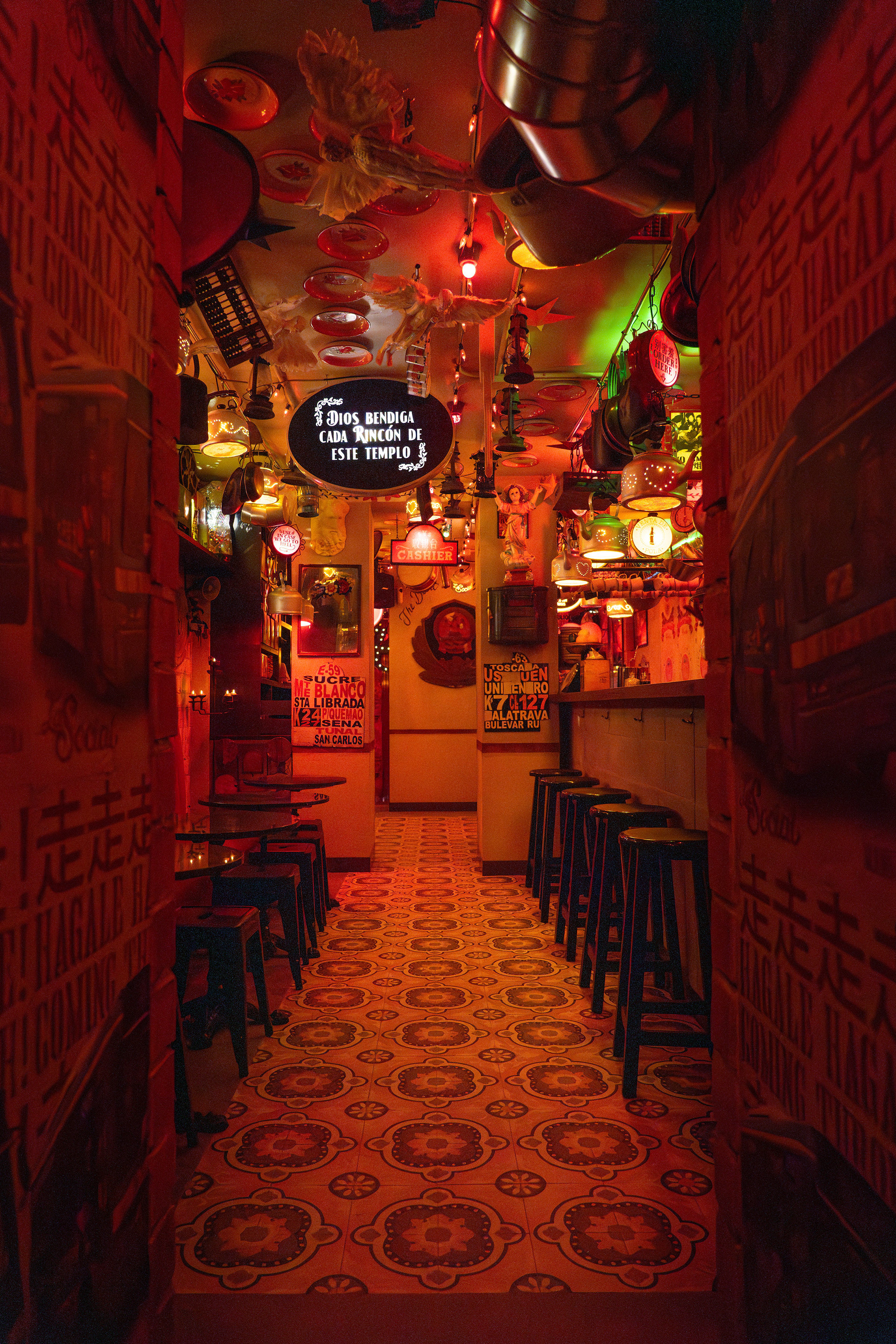 马德里社交俱乐部(注:在西班牙语里,la是定冠词,social有社交的意思 ,Madrid是马德里,LA SOCIAL MADRID有可能是马德里当地一个社交俱乐部之类的名称,这只是基于常见情况的推测) 丨西班牙马德里-24