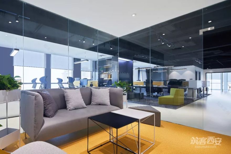 现代简约风格打造网络科技公司炫酷空间-14