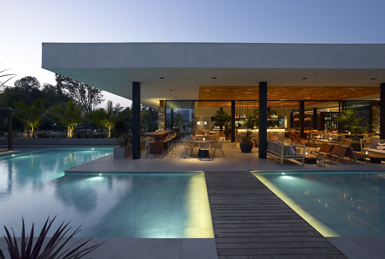 卡拉维亚海滩初级套房餐厅-16