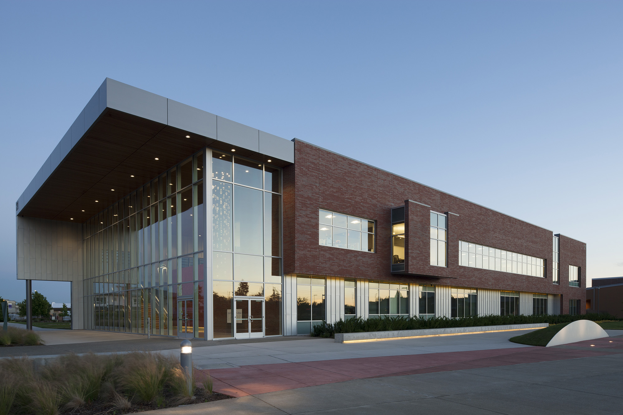 绿色环保的健康科学大楼-0