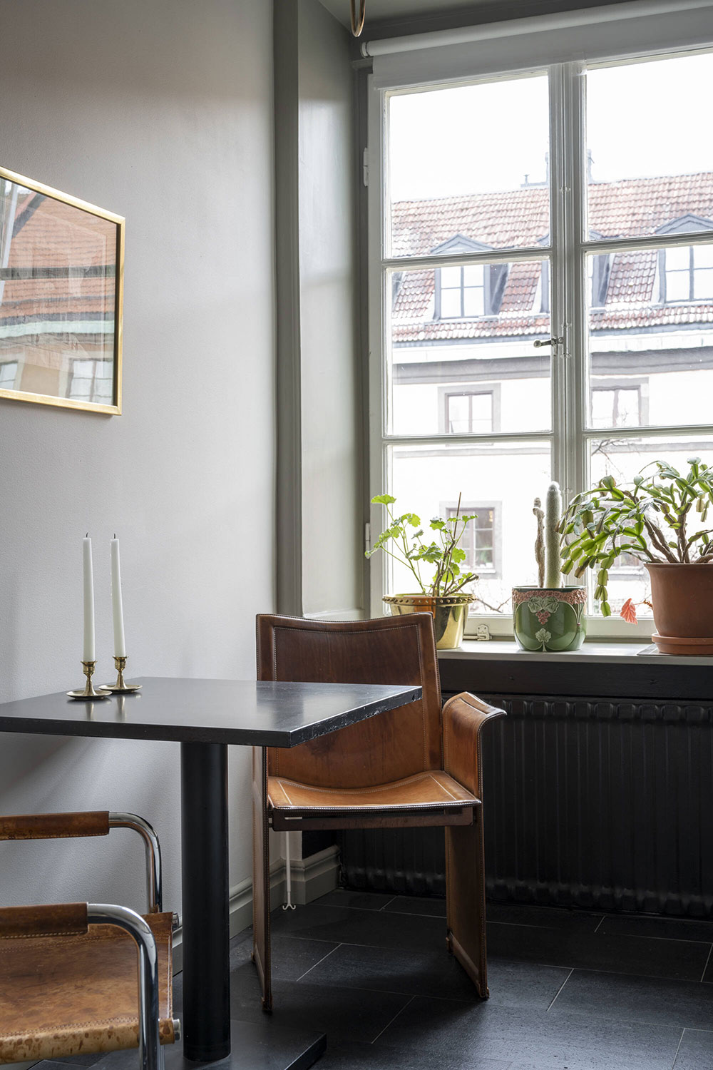 斯德哥尔摩 85 平米公寓 | 混搭风格与大胆艺术碰撞-18