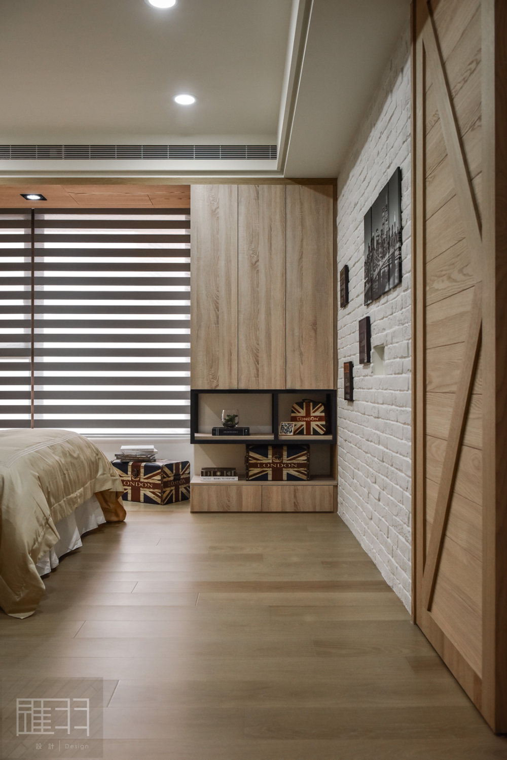 Wood and earthy colour palette modern apartment by Manson Hsiao of Hui yu Interi-20