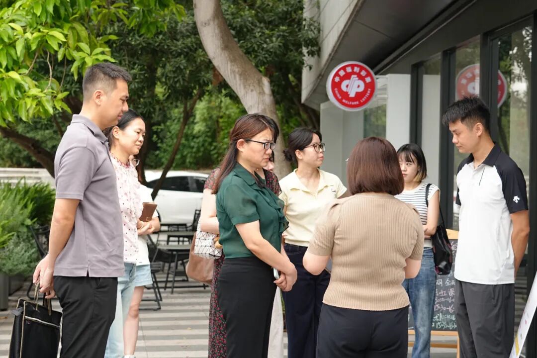 江北区委社会工作部领导一行莅临言瓷映画交流社区服务工作-6