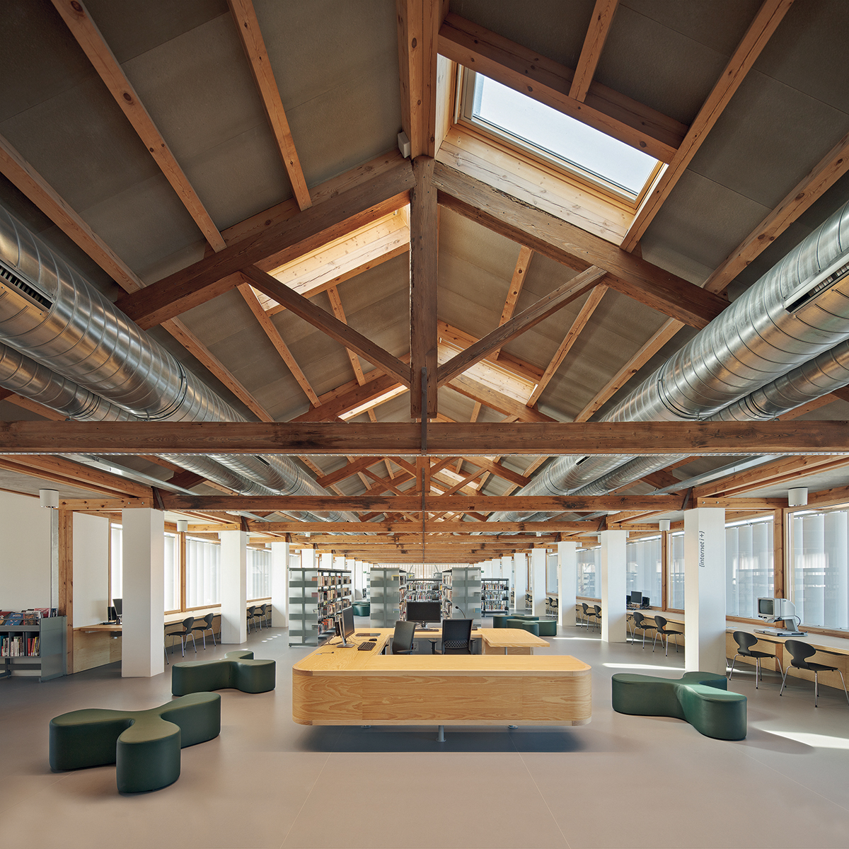 巴塞罗那旧厂房变身图书馆 | 融合历史与现代的创意设计-15
