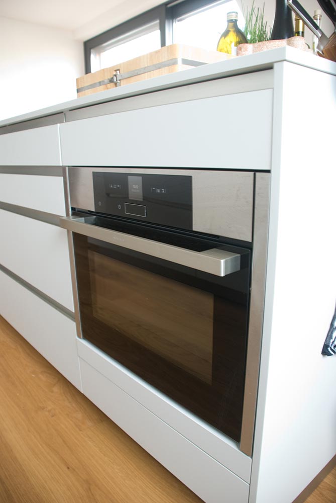 斜屋顶下的厨房安装项目-9