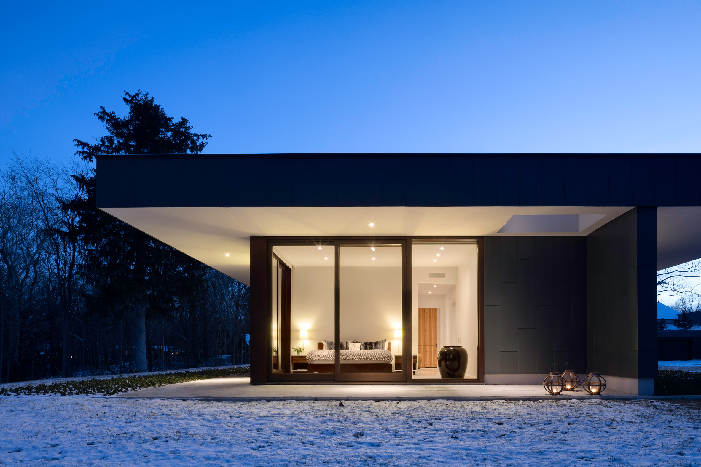 Deborah Berke channels modernism with long and low Indiana house-24