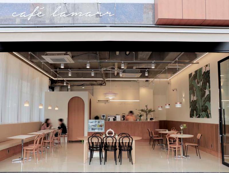 20 平米白色&木质现代咖啡厅设计-2