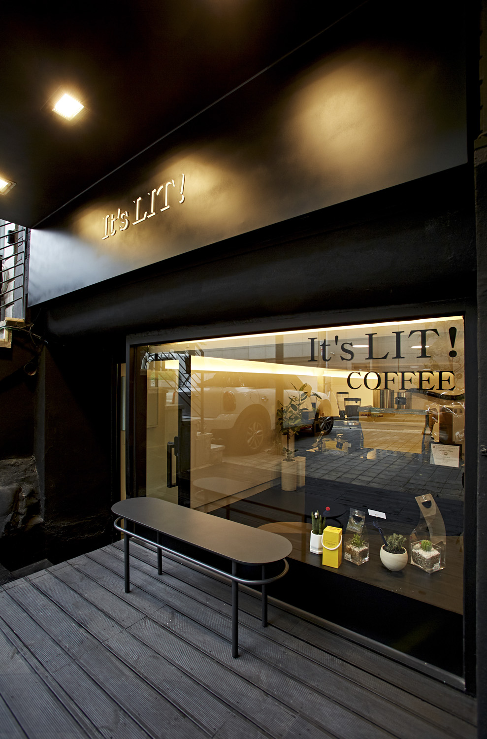 极简黑白咖啡馆-13